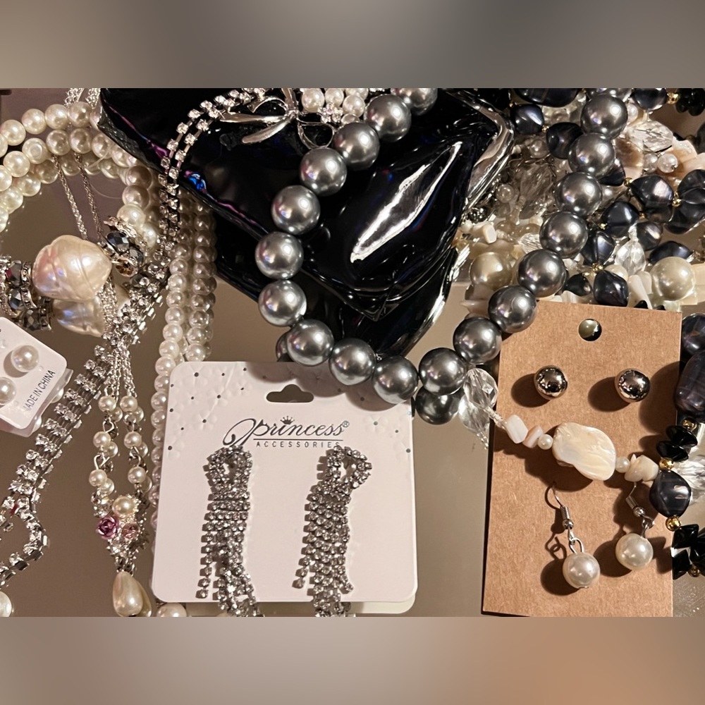(7) Necklaces (4) Pairs of Earrings (2) Bracelets (1) Coin Purse